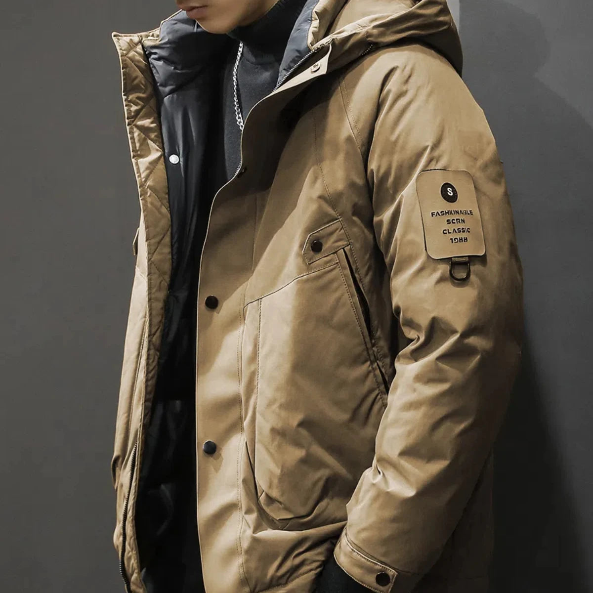 Žieminė lauko striukė nuo vėjo su gobtuvu